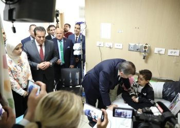وزير الصحة ونظيره التركي يتفقدان الخدمات الطبية المقدمة للجرحى والأطفال الفلسطينيين الذين يتلقون العلاج بالمستشفيات المصرية