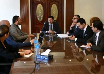 وزير الشباب والرياضة يبحث مع إحدى الشركات الالمانية آليات اكتشاف المواهب الكروية في مصر