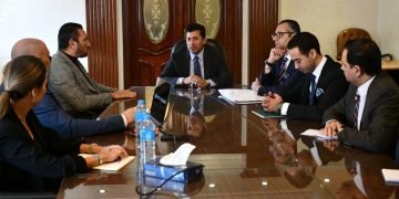 وزير الشباب والرياضة يبحث مع إحدى الشركات الالمانية آليات اكتشاف المواهب الكروية في مصر