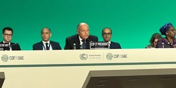 وزير الخارجية يشارك في الجلسة الافتتاحية لمؤتمر المناخ COP28 ويسلم رئاسة المؤتمر للجانب الإماراتي