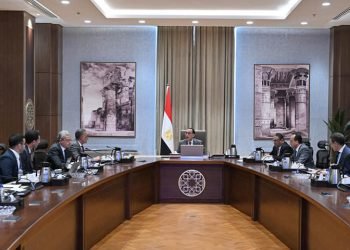 رئيس الوزراء يلتقي فريق شركة “انطلاق” لاستعراض تقرير شامل عن ريادة الأعمال في مصر