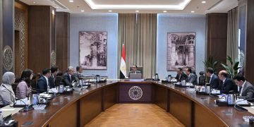 رئيس الوزراء يلتقي فريق شركة “انطلاق” لاستعراض تقرير شامل عن ريادة الأعمال في مصر