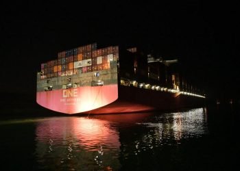 الفريق أسامة ربيع: السفينة  ONE ORPHEUS تستأنف عبورها للقناة مرة أخرى… وحركة الملاحة بالقناة منتظمة