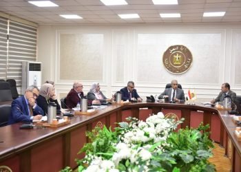 وزير العمل يُتابع مع الإدارات المُختصة الإجراءات التنفيذية بشأن منصة إلكترونية للعمالة غير المنتظمة