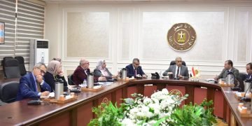 وزير العمل يُتابع مع الإدارات المُختصة الإجراءات التنفيذية بشأن منصة إلكترونية للعمالة غير المنتظمة