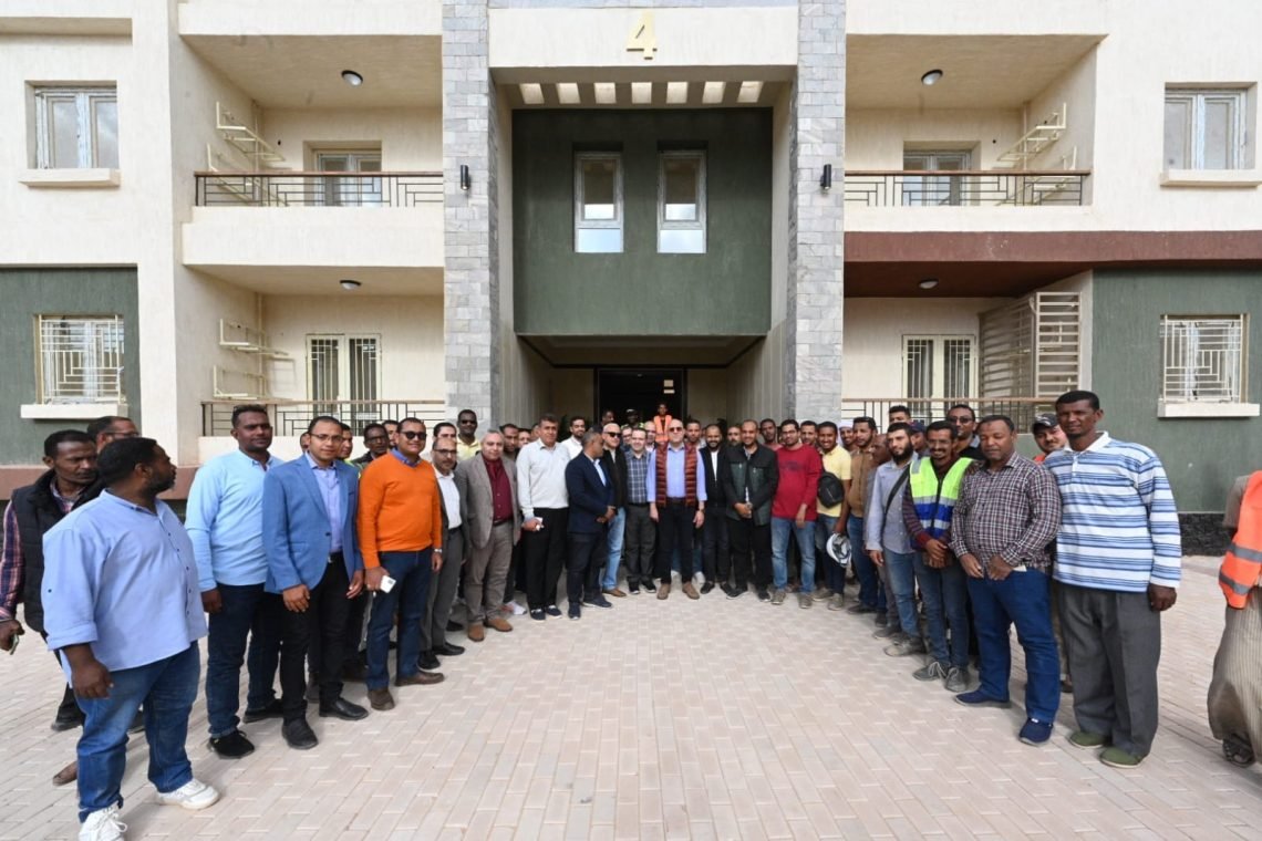 وزير الإسكان يتفقد وحدات المبادرة الرئاسية “سكن لكل المصريين – محور متوسطى الدخل” بمدينة أسوان الجديدة