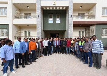 وزير الإسكان يتفقد وحدات المبادرة الرئاسية “سكن لكل المصريين – محور متوسطى الدخل” بمدينة أسوان الجديدة