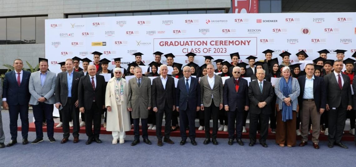 وزير التربية والتعليم يشهد حفل التخرج السنوي للدفعة العاشرة لطلاب أكاديمية السويدى في التخصصات المختلفة