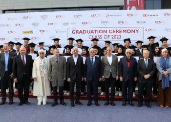 وزير التربية والتعليم يشهد حفل التخرج السنوي للدفعة العاشرة لطلاب أكاديمية السويدى في التخصصات المختلفة