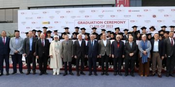 وزير التربية والتعليم يشهد حفل التخرج السنوي للدفعة العاشرة لطلاب أكاديمية السويدى في التخصصات المختلفة