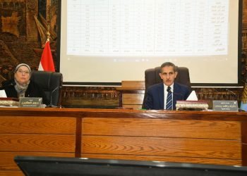 محافظ الغربية يتابع آخر المستجدات بملف التصالح في مخالفات البناء