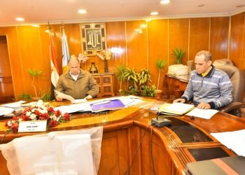 محافظ أسيوط يوجه بترشيد الانفاق بالقطاعات الخدمية والوحدات المحلية ويشدد على تنمية الموارد الذاتية