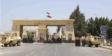 مصر تنفى استهداف معبر رفح بالقصف