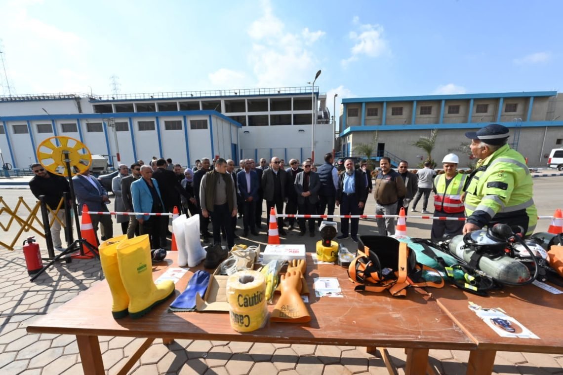 وزير الإسكان يتفقد محطة تنقية مياه الشرب بإمبابة بطاقة 1.3 مليون م3 يومياً والمأخذ المُغذى لها