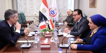 وزير الصحة يستقبل مستشار الرئيس الفرنسي لبحث سبل التعاون بين البلدين