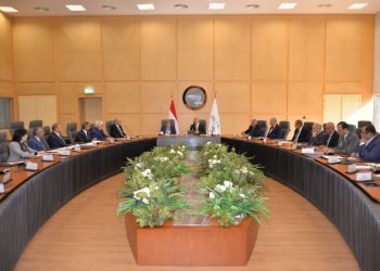 وزير النقل يبحث مع رئيس هيئة قناة السويس واتحاد الصناعات المصرية سبل تعظيم وتنمية وتوطين صناعة بناء وإصلاح السفن في مصر