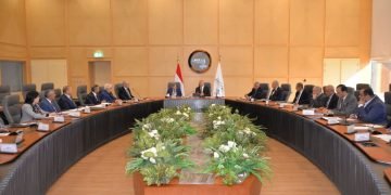 وزير النقل يبحث مع رئيس هيئة قناة السويس واتحاد الصناعات المصرية سبل تعظيم وتنمية وتوطين صناعة بناء وإصلاح السفن في مصر