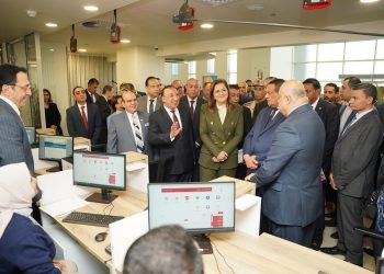 وزيرا التخطيط ومحافظ الإسكندرية يفتتحوا مركز خدمات مصر