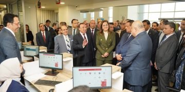 وزيرا التخطيط ومحافظ الإسكندرية يفتتحوا مركز خدمات مصر