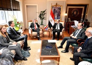 وزير التجارة والصناعة يبحث مع سفير إيطاليا بالقاهرة فرص تعزيز التعاون الاقتصادي بين البلدين