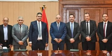 وزير الري يشهد توقيع مذكرة تفاهم في مجال إدارة الموارد المائية 