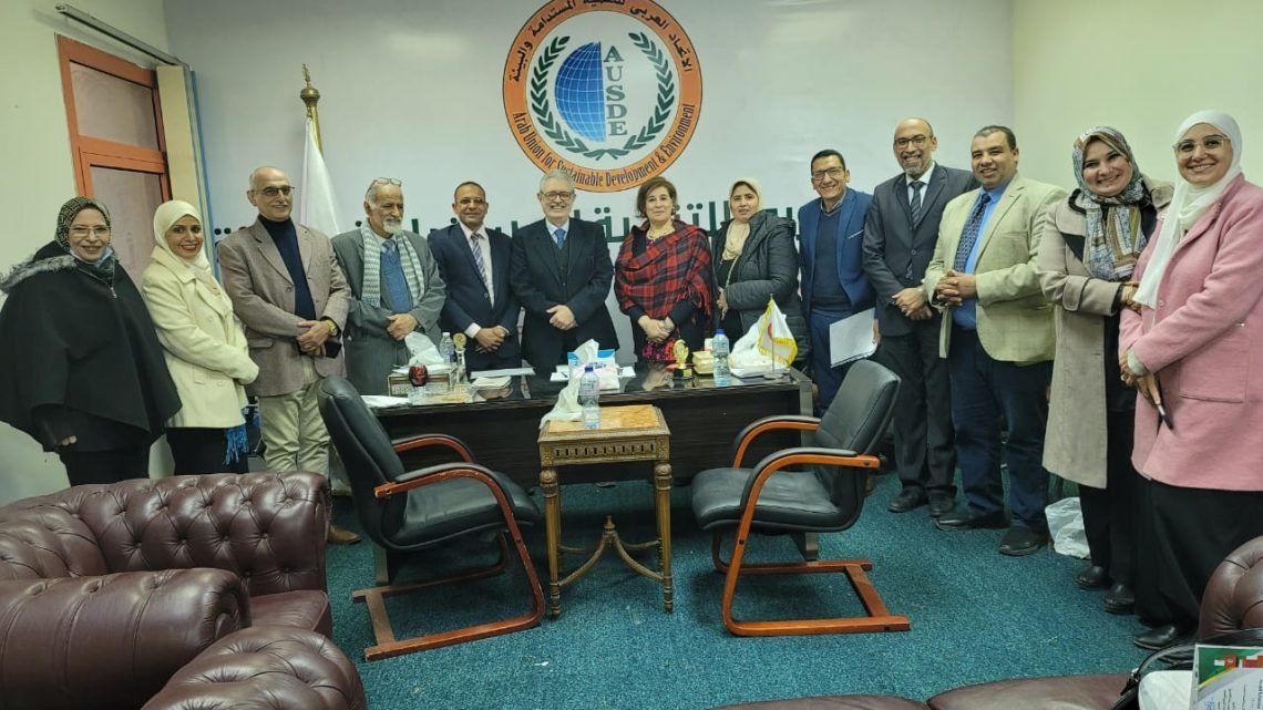 اشرف عبدالعزيز  واجتماعه مع الهيئةالوطنية لرعايةالموهوبين بليبيا لبحث سبل التعاون المشترك