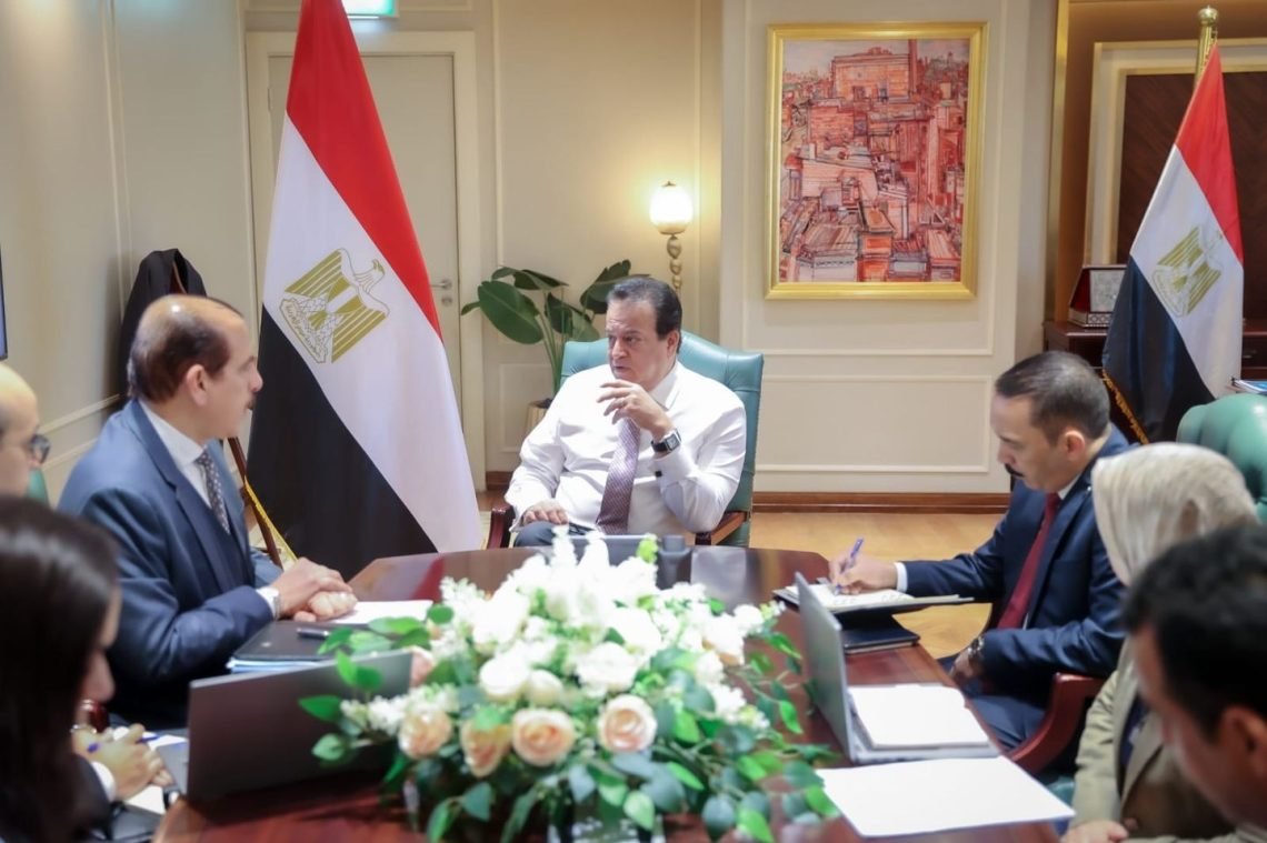 وزير الصحة يوجه بتكثيف الإجراءات الوقائية للاكتشاف المبكر ومنع دخول أي أمراض معدية من الخارج