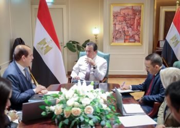 وزير الصحة يوجه بتكثيف الإجراءات الوقائية للاكتشاف المبكر ومنع دخول أي أمراض معدية من الخارج