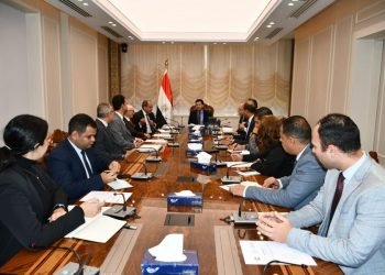 وزير الشباب والرياضة يبحث سُبل تعزيز التعاون المشترك مع الجامعة البريطانية في مصر