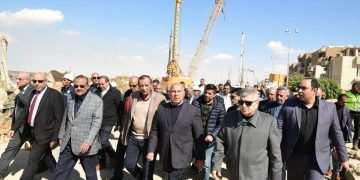 وزير النقل ورئيس هيئة قناة السويس يتفقدان ترسانة السويس البحرية لبحث تدعيم توطين صناعة السفن في مصر