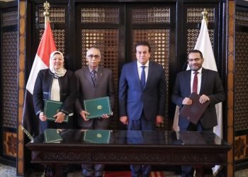 وزير الصحة يشهد توقيع بروتوكول تعاون مع معملي البرج والمختبر لإجراء التحاليل الطبية بالمجان ضمن الكشف المبكر عن سرطان القولون والبروستاتاد