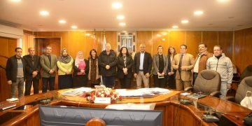 محافظ أسيوط يلتقي وفداً من المستثمرين الايطاليين لبحث الفرص الاستثمارية بالمحافظة