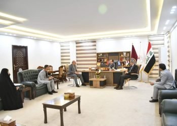 رئيس جامعة الفرات الأوسط التقنية يعقد اجتماعاً مع مسؤول شعبة الإرشاد النفسي والتوجيه التربوي