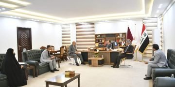 رئيس جامعة الفرات الأوسط التقنية يعقد اجتماعاً مع مسؤول شعبة الإرشاد النفسي والتوجيه التربوي