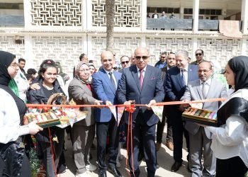رئيس جامعة المنصورة يفتتح  السوق الخيرى ” ست الستات المصرية”