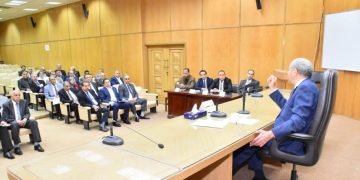 وزير التموين … استمرار طرح السكر الحر على البطاقة التموينية بسعر 27 جنيها للكيلو.