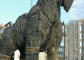 ميناء طراودة على ضفاف غزة