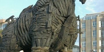 ميناء طراودة على ضفاف غزة