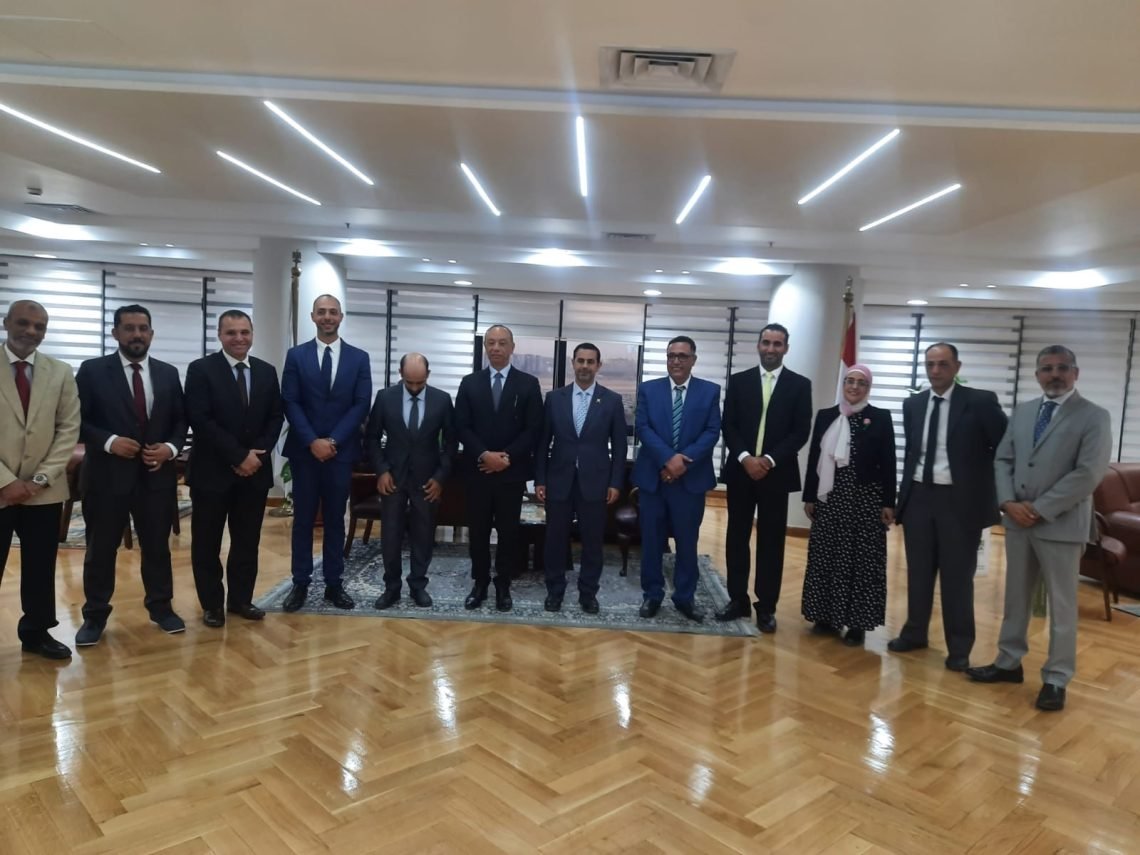 جولات ميدانية لوفد سلطنة عمان بمختلف شركات وهيئات  وزاره الطيران المدنى
