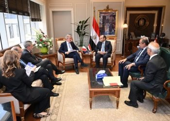 وزير المشروعات الإيطالي: حريصون على تقديم الدعم الفني والتكنولوجي للصناعة المصرية في مجالات الجلود والرخام والأثاث