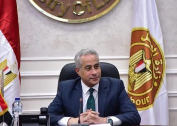 وزير العمل: الخميس المقبل إجازة مدفوعة الأجر للعاملين بالقطاع الخاص بمناسبة عيد تحرير سيناء ..