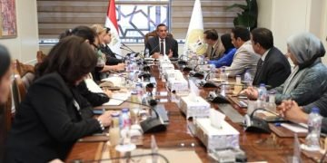 آمنة: يتابع مع وفد البنك الدولى الموقف التنفيذي لبرنامج التنمية المحلية بصعيد مصر