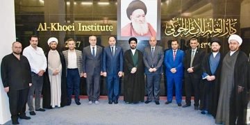 رئيس جامعة الفرات الأوسط وأعضاء المجلس في زيارة الى دار العلم للإمام الخوئي (قدس)
