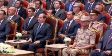 الرئيس السيسى  يفتتح عددا من المشروعات التنموية بجنوب الوادى