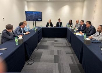 وزير الصحة يبحث مع نظيره اليوناني فرص التعاون في تطوير وإنشاء مرافق الرعاية الصحية والسياحة العلاجية