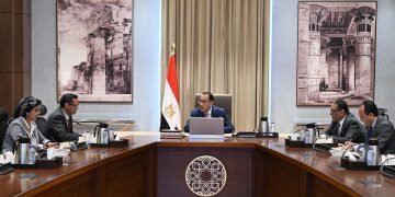 رئيس الوزراء يلتقي نقيب الصحفيين لمناقشة سبل تطوير ودعم مهنة الصحافة ودعم خدمات الصحفيين