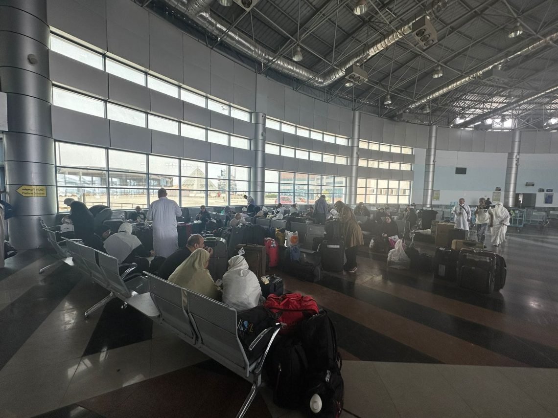 وزير النقل يتابع انطلاق أول أفواج الحج البري من ميناء نويبع البحري ويشدد على تقديم كافة التسهيلات لحجاج بيت الله الحرام