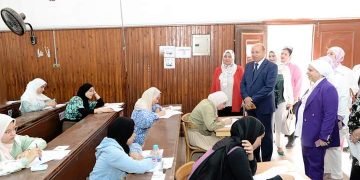 رئيس جامعة المنصورة يتفقد امتحانات الفصل الدراسي الثانى بكلية التربية للطفولة المبكرة للعام 2023-2024