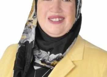 رانيا حتحوت الأستاذ بصيدلة عين شمس تفوز بجائزة خليفة التربوية على مستوى الوطن العربي