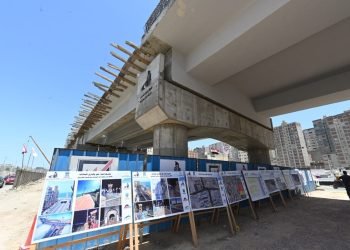 وزير الإسكان ومحافظ الإسكندرية يتفقدان مشروع إنشاء كوبرى على مستويين لربط شارع السادات بالطريق الساحلى الدولى
